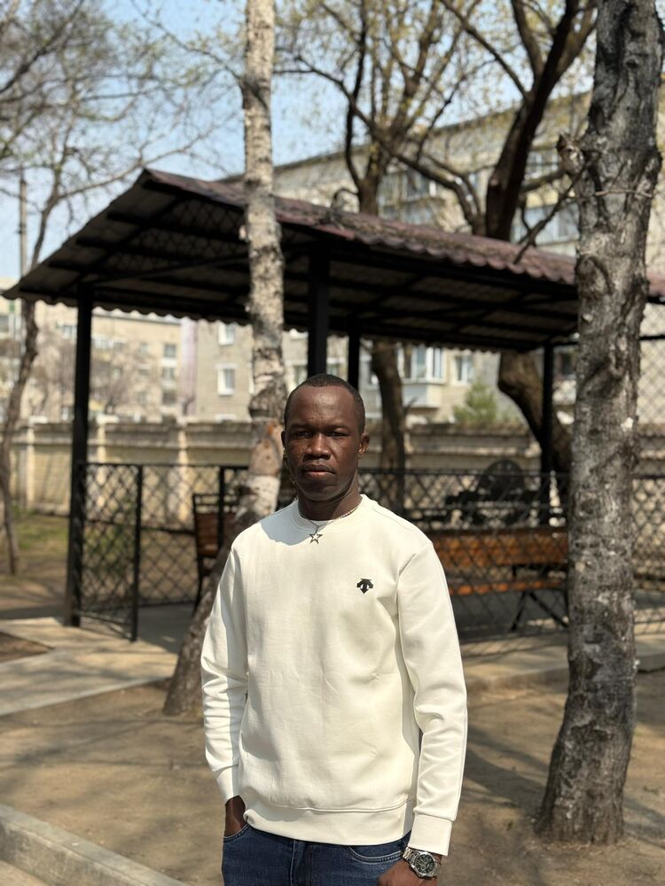  51408669  Junior, 32 ,    