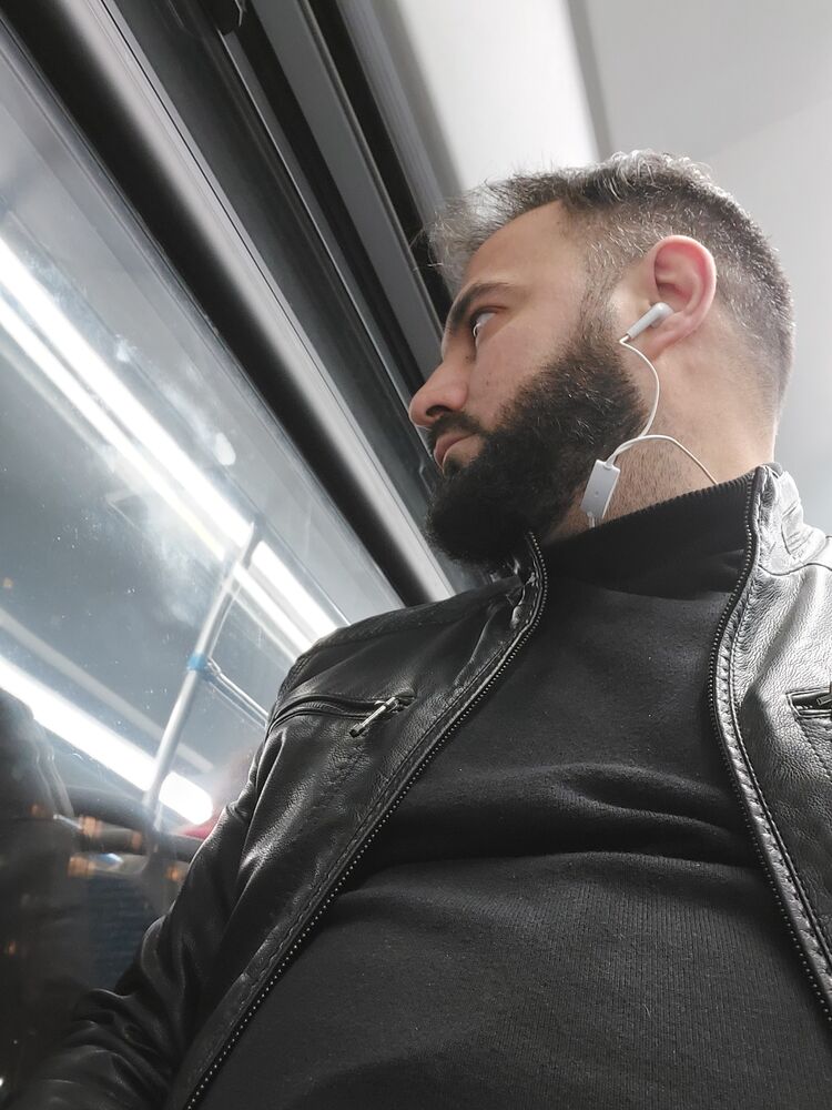  31018949  Mikail, 38 ,    