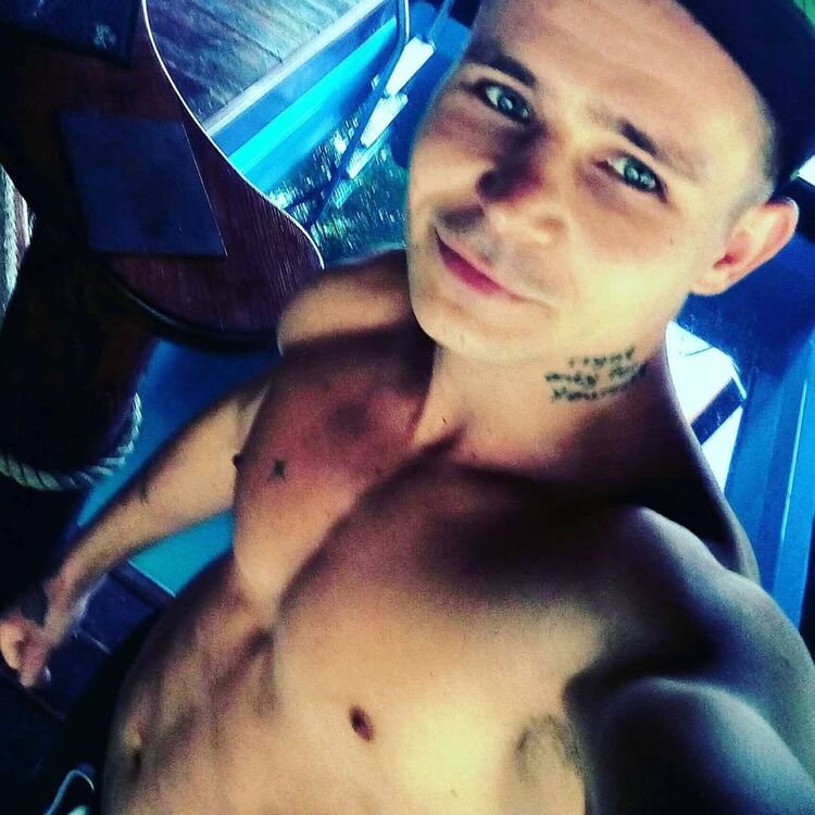  53384739  Viktor, 31 ,    