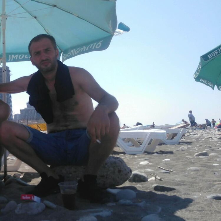  20777049  Zura, 39 ,    