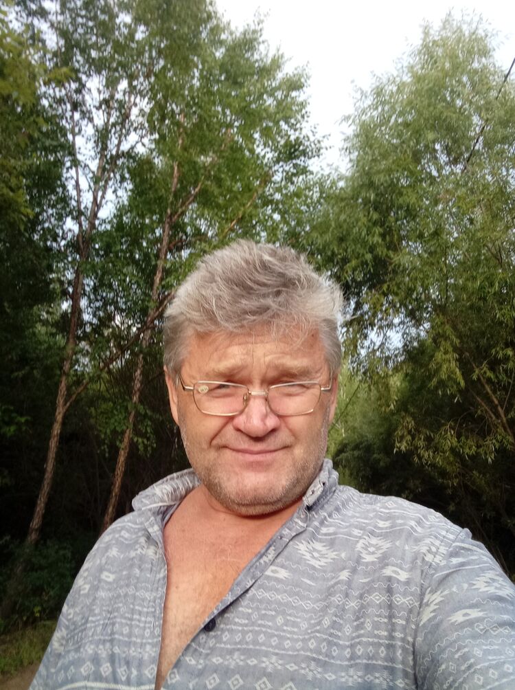  52400129  Gena, 57 ,    