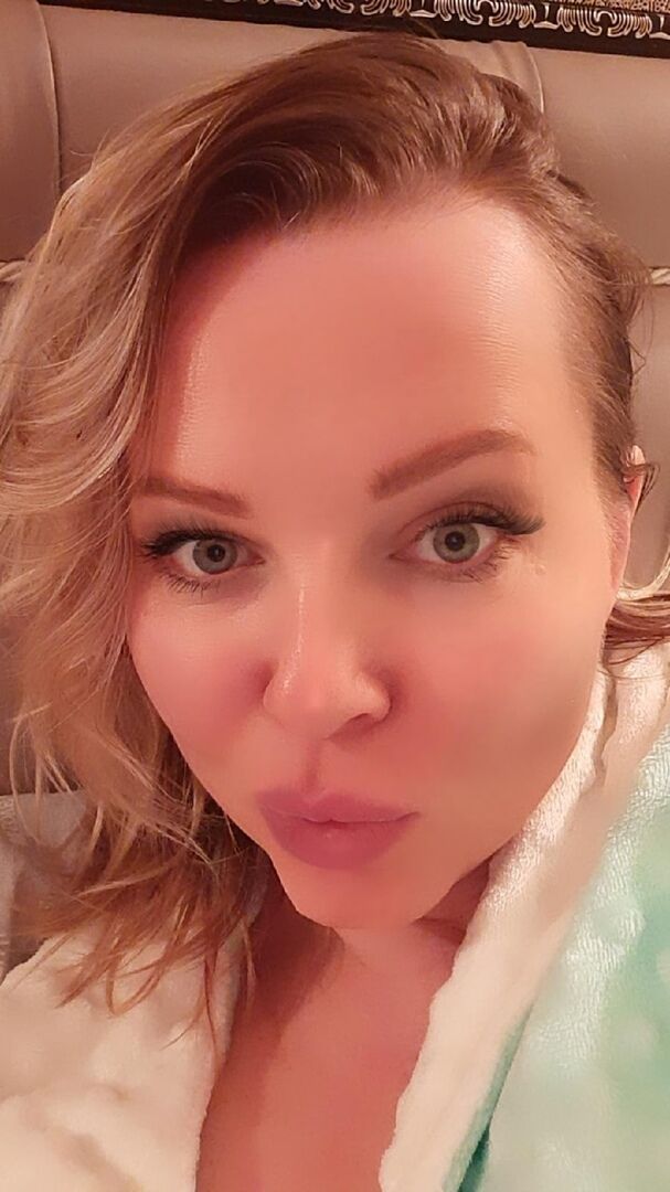  33347389  Luna, 45 ,    Limassol