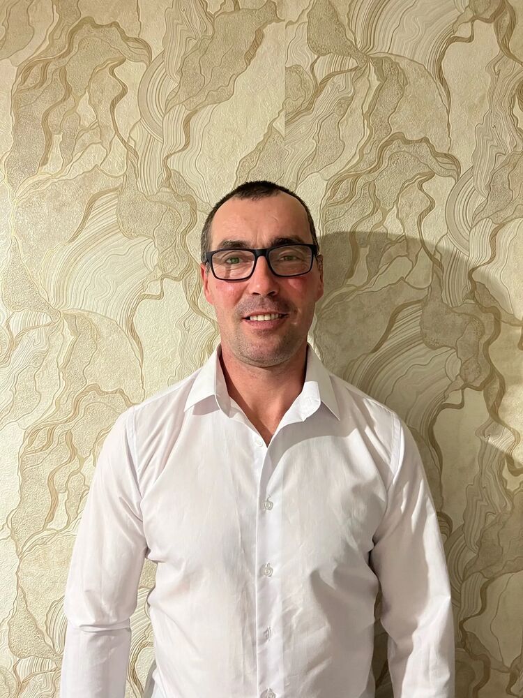  ,   Denis, 47 ,   ,   