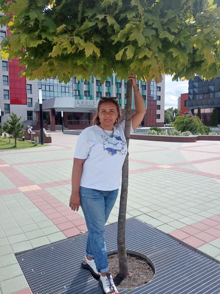  39341189  Lena, 49 ,    