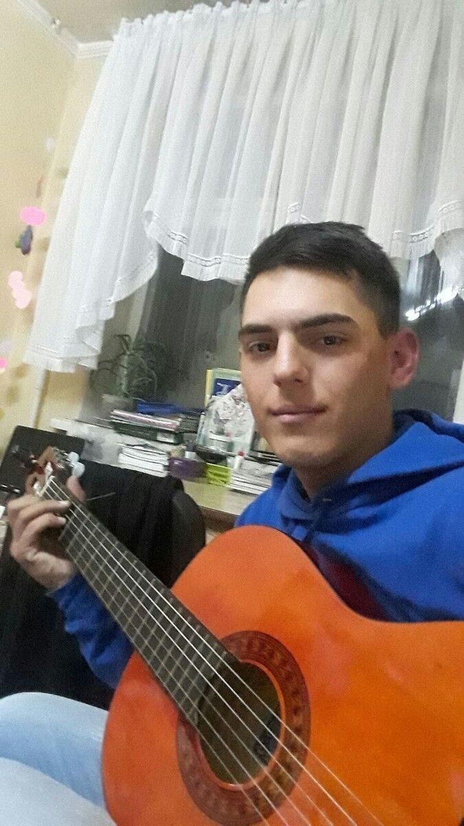  ,   Maxim, 27 ,   ,   , c 