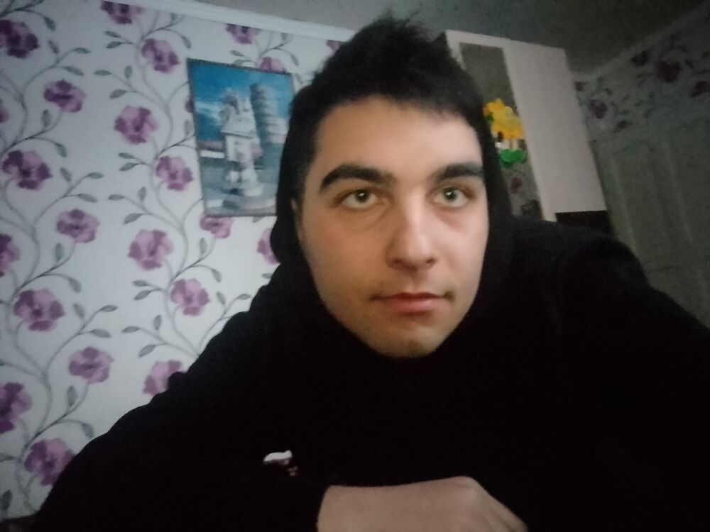  44670229  Maxim, 22 ,    