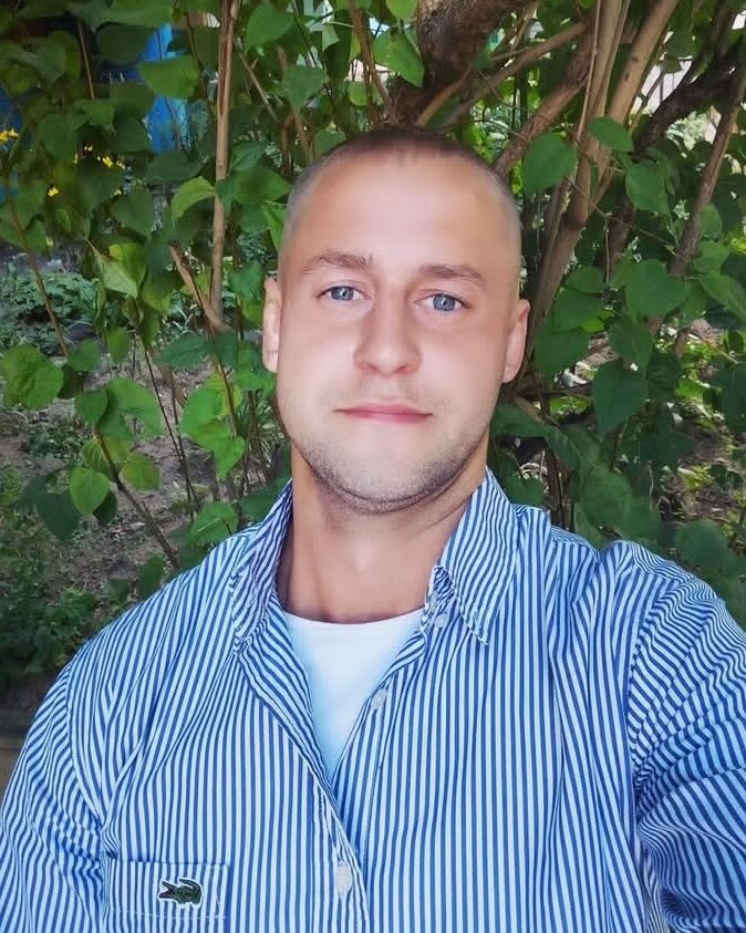  48205189  Ivan, 28 ,    