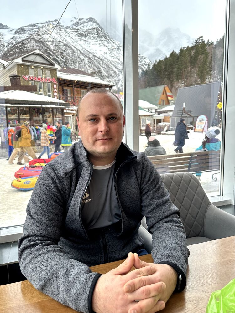  --,   , 37 ,     , c 