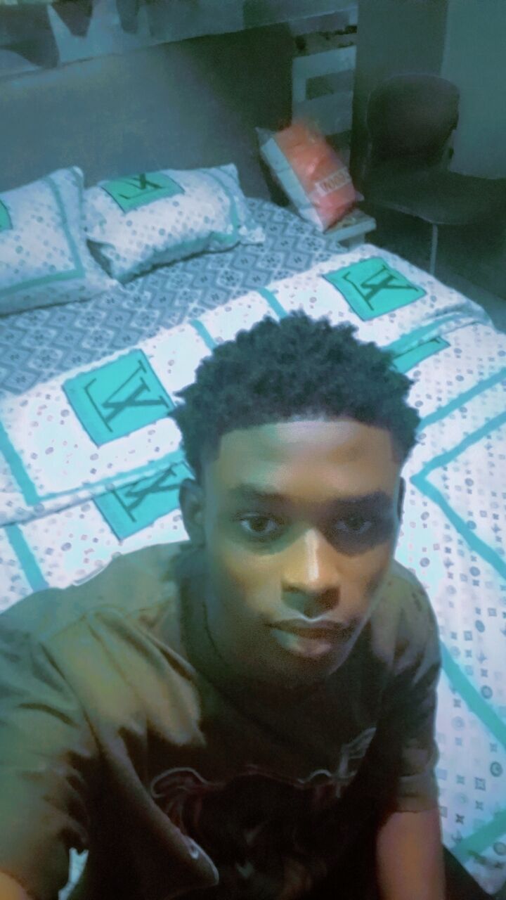  47160499  Desmond, 25 ,    Alban