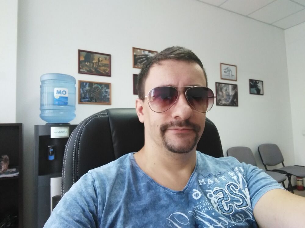  ,   Alex, 41 ,   
