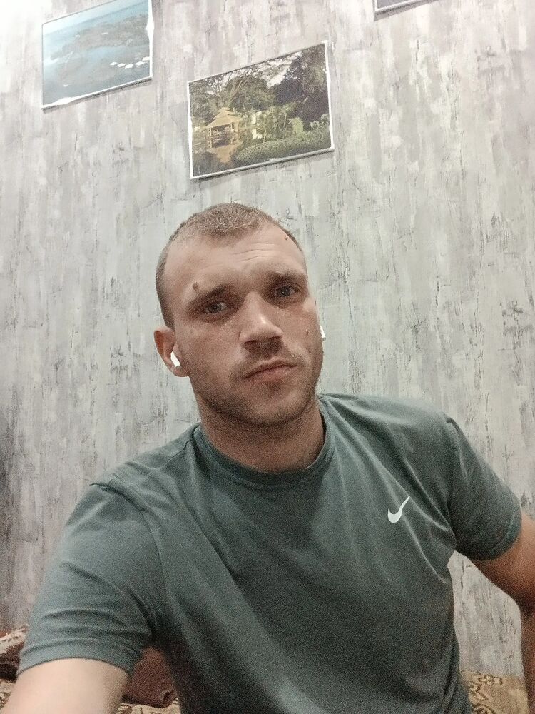  37938169  Alexander, 30 ,    