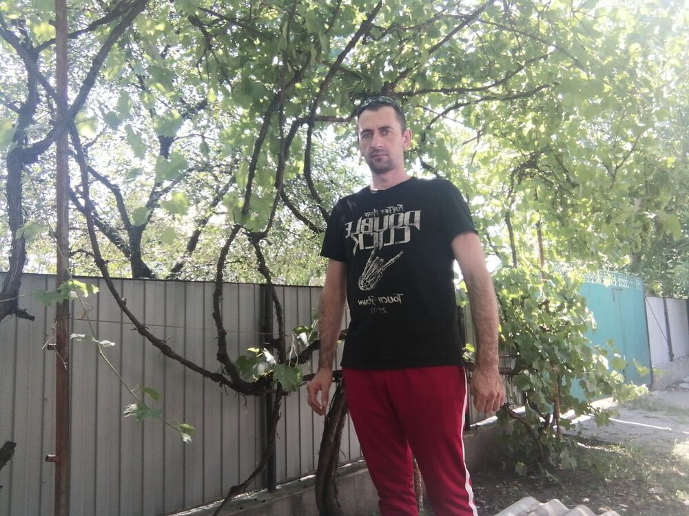  20745599  Victor, 44 ,    