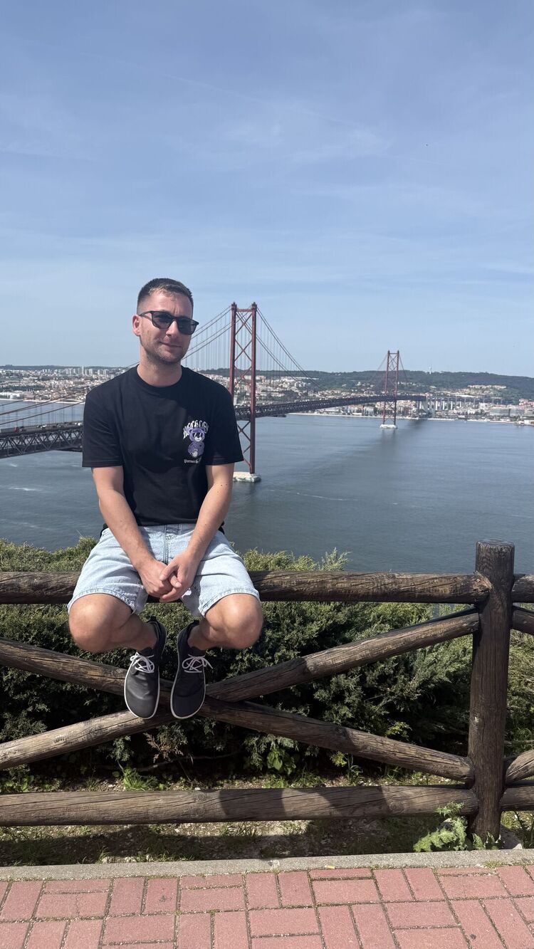  53821429  Andrei, 31 ,    