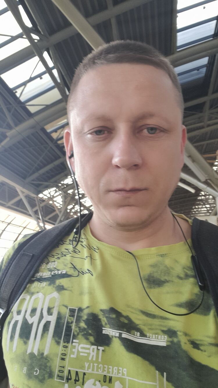  35409989  Mikhail, 41 ,    