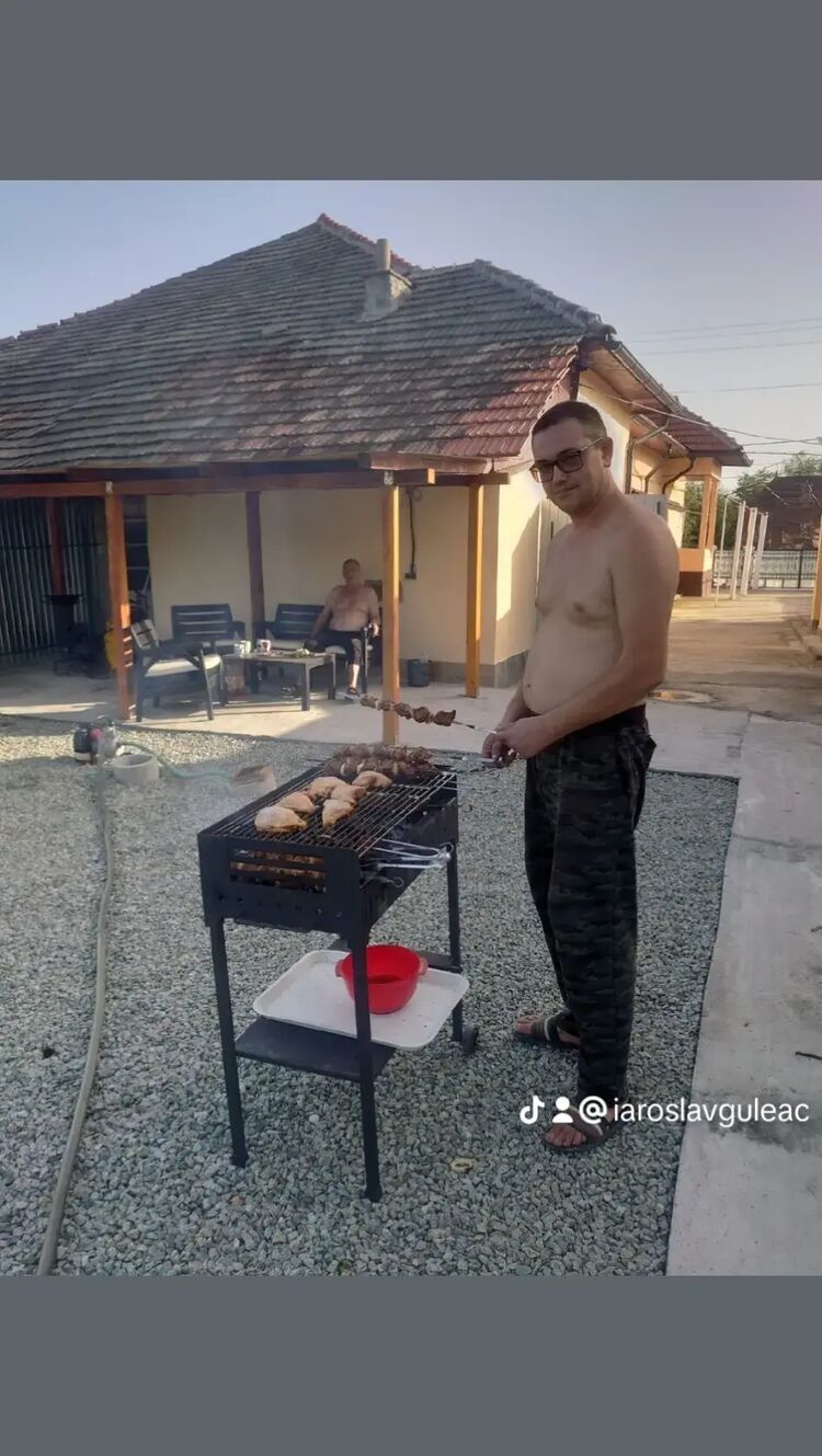  Targu Jiu,   Iaroslav, 40 ,     , c , 
