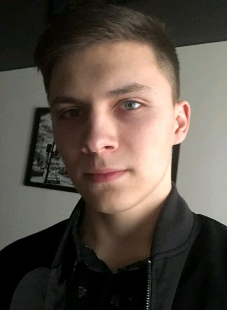  32817329  Vladik, 20 ,    