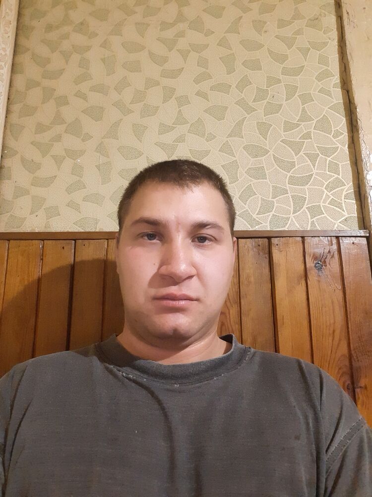  45695019  Roman, 29 ,    