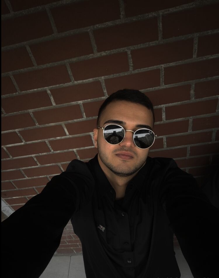  52846769  Artur, 20 ,    