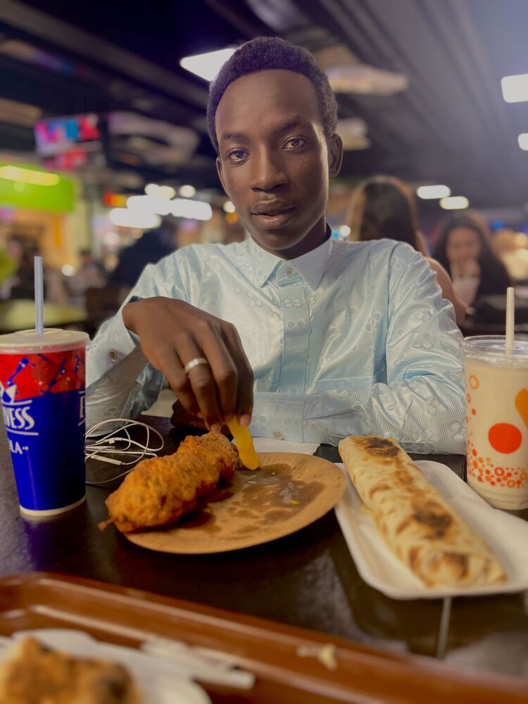  50213869  Moustapha, 26 ,    