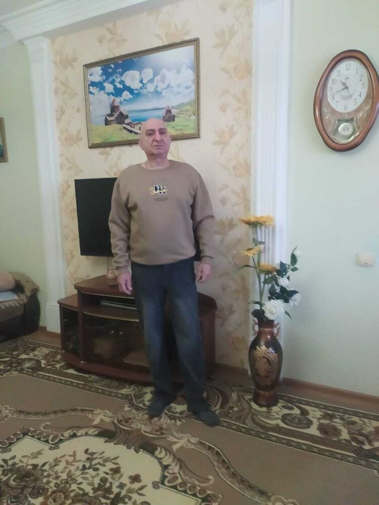  49578629  Robert, 56 ,    --