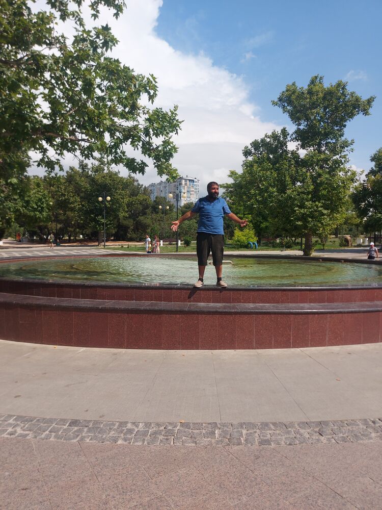  ,   Sarkis, 42 ,   ,   , c 