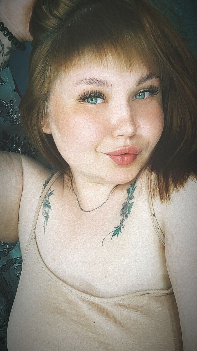  43777659  Kristina, 22 ,    