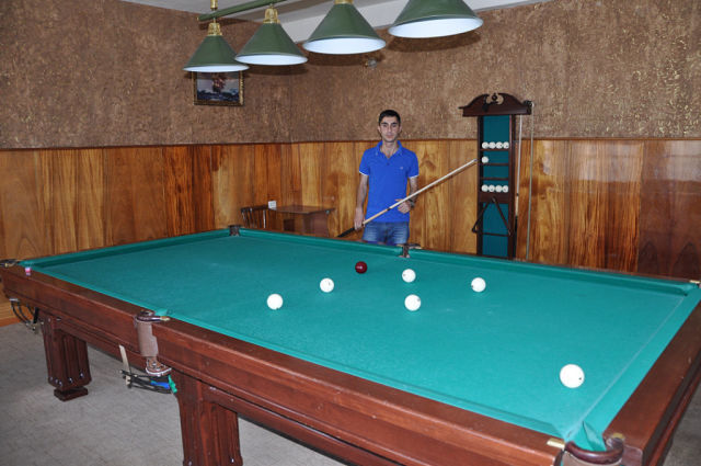  ,   ARMEN, 36 ,  