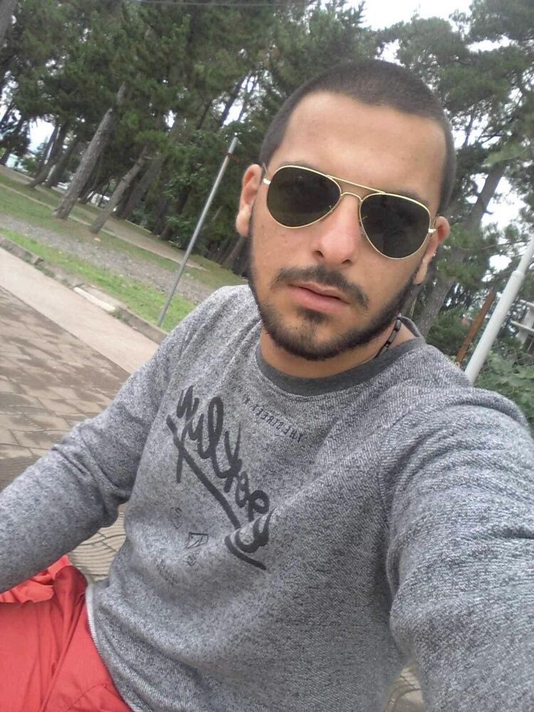  41523449  Jano, 27 ,    