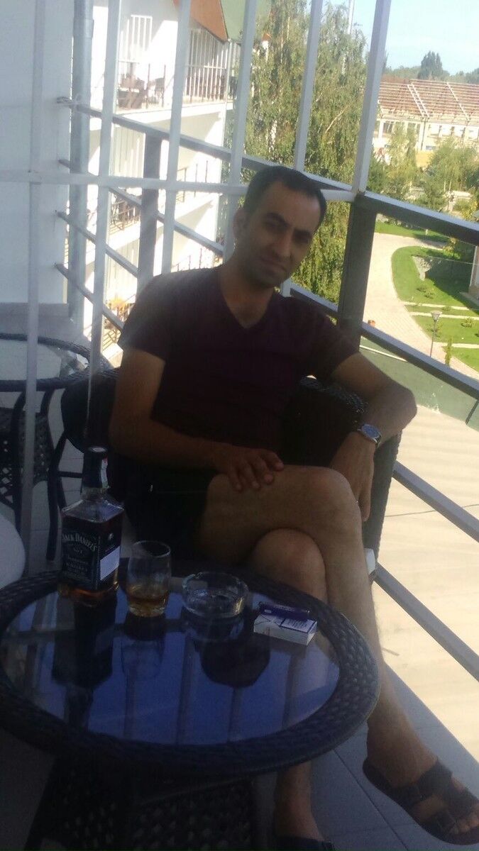  19331689  Hakim, 43 ,    -