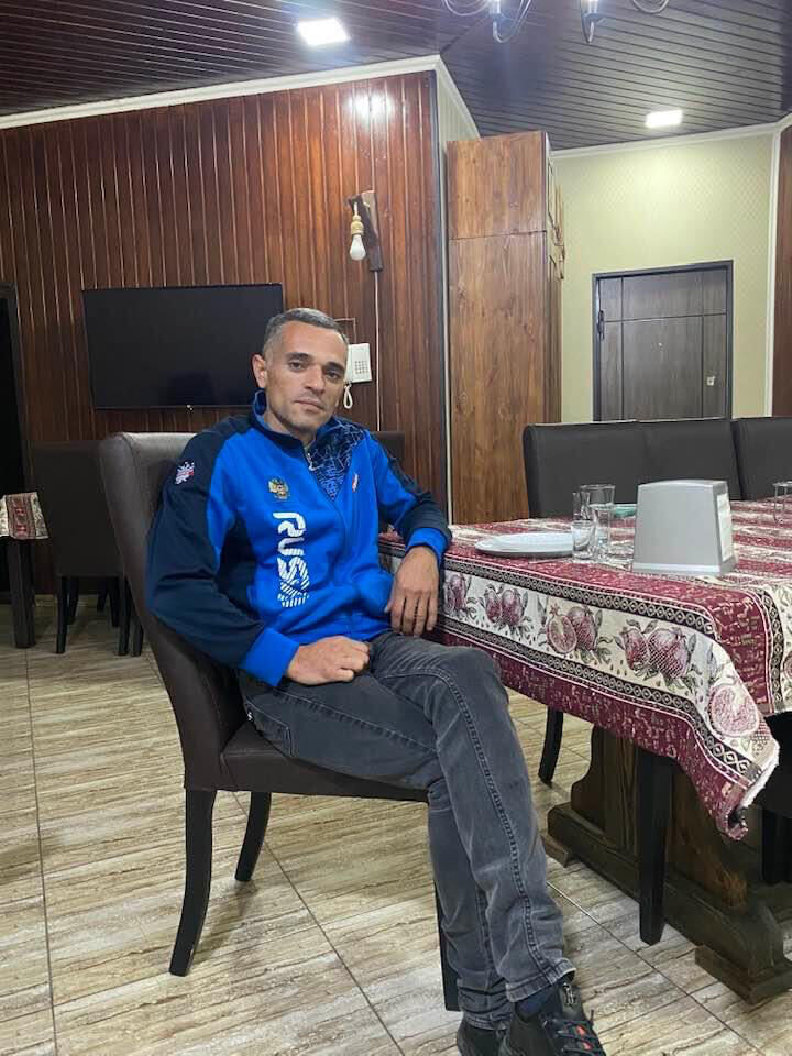  41413109  Andranik, 39 ,    