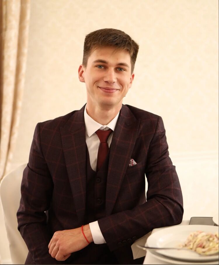  ,   Anton, 32 ,   ,   , c 