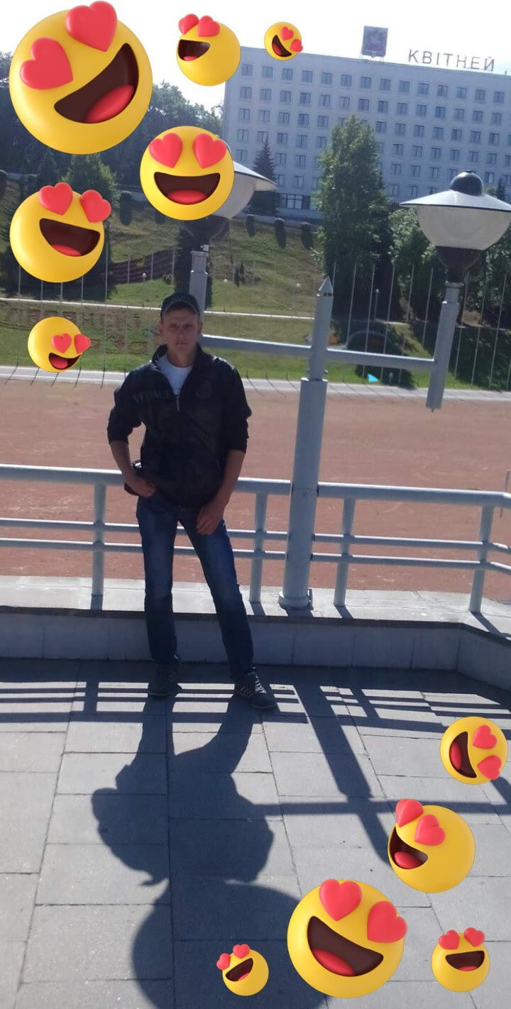  42413309  Denis, 40 ,    