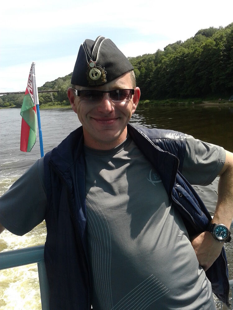  5493829  Dmitrii, 45 ,    