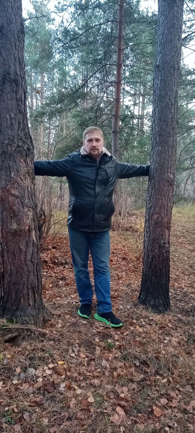  25328089  Sergei, 44 ,    
