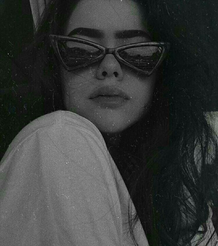  ,   Ariana, 21 ,   ,   