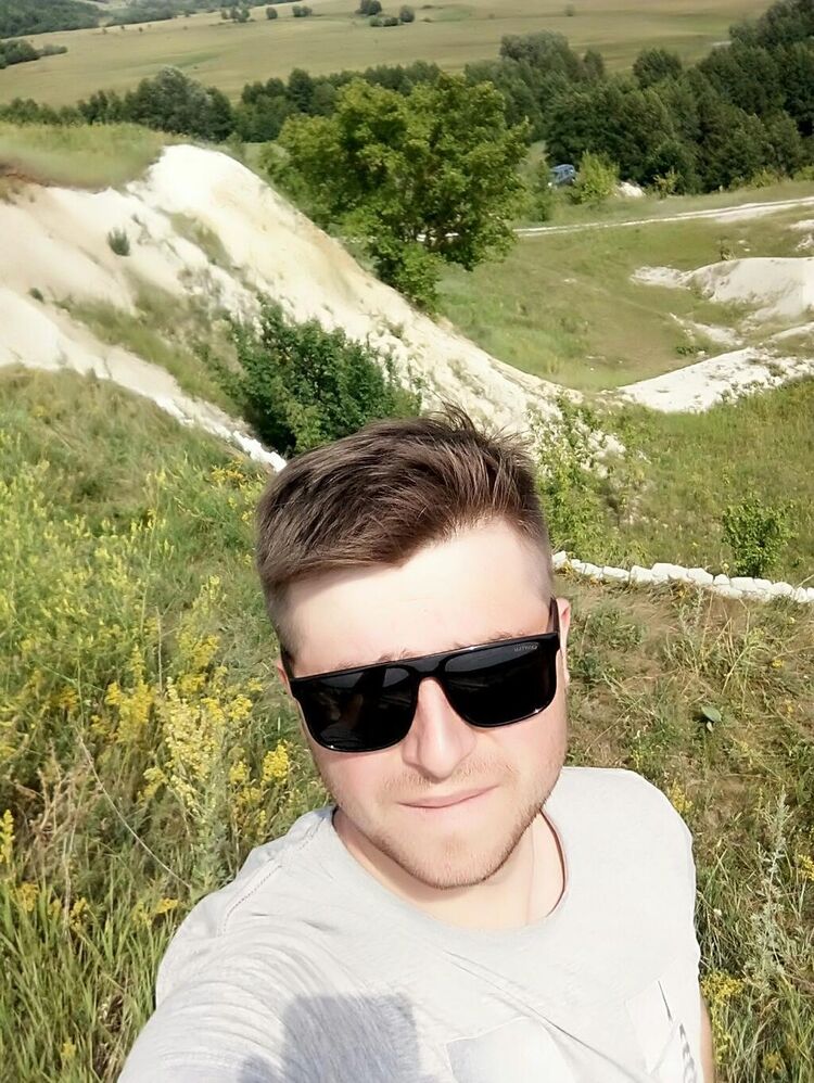  10938089  Artyom, 34 ,    