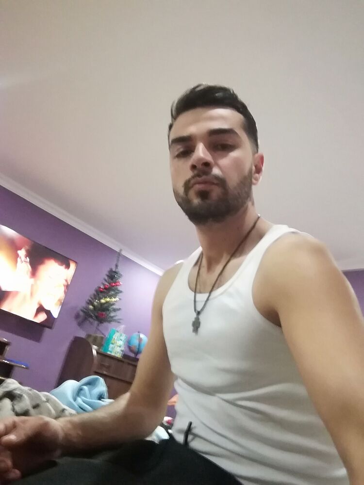  40466809  Aleqsandre, 28 ,    
