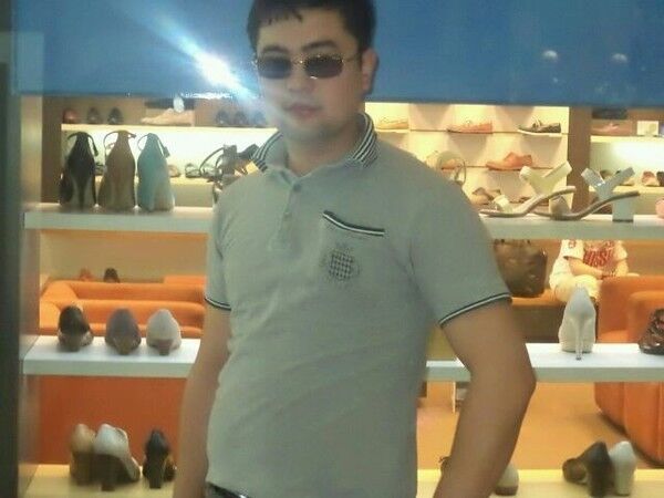  8715839  Avror, 38 ,    