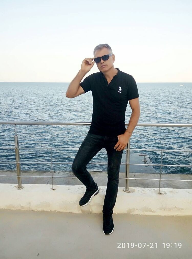  ,   Yyriy, 42 ,   ,   , c 