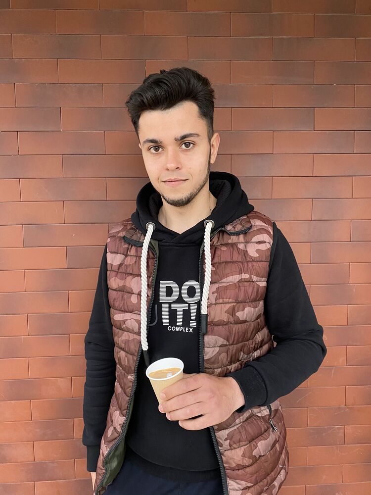  29151689  Alexandru, 24 ,    Charenton-Le-Pont