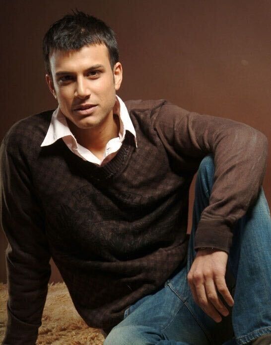  31585549  Maks, 38 ,    -