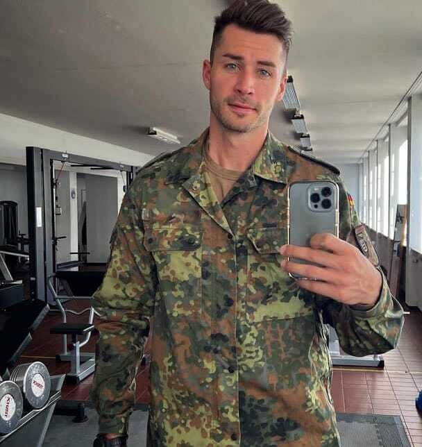  49310529  Alex frank, 55 ,    