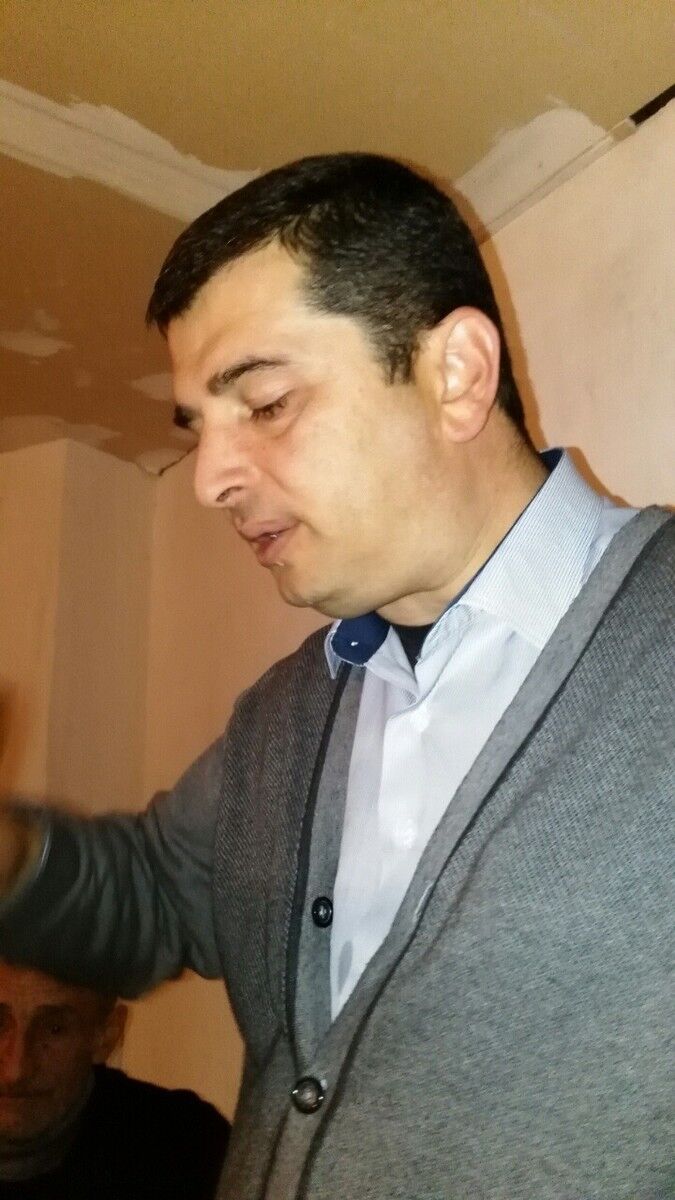  18688689  Ramaz, 49 ,    