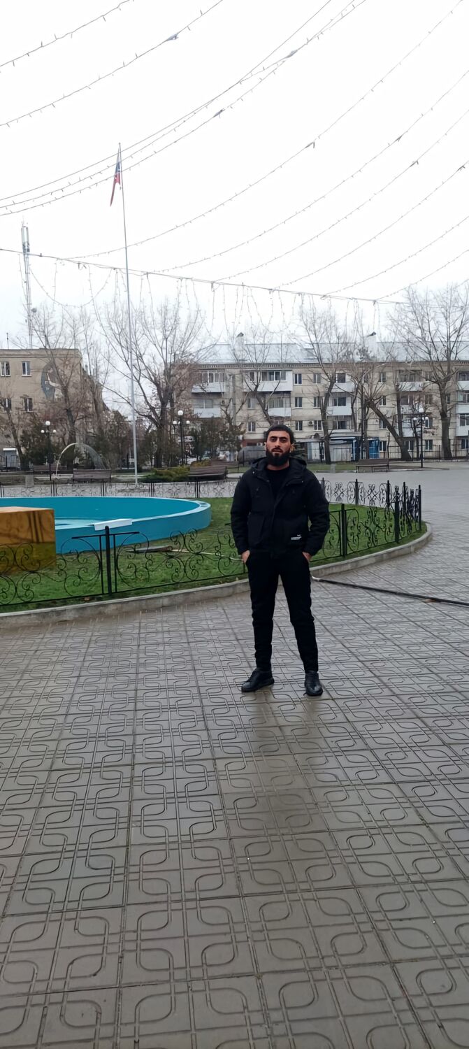  ,   Huseyin, 29 ,     , c , 