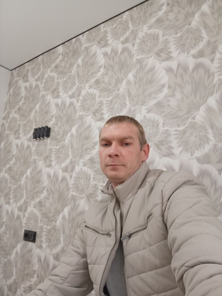  48275519  Ivan, 32 ,    