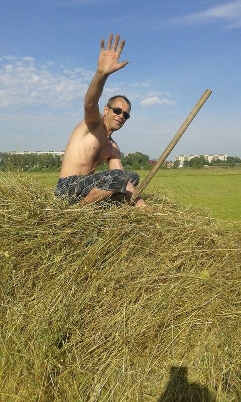  10358029  Sergey, 52 ,    
