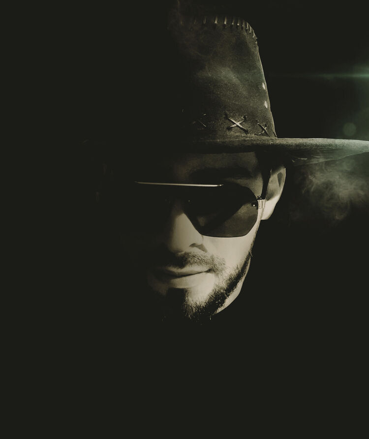  46464739  Tomas, 28 ,    