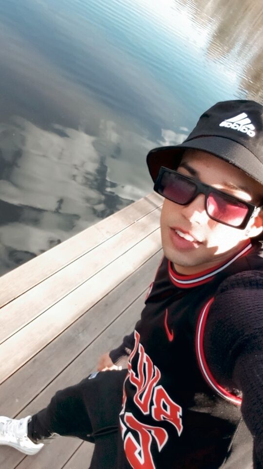  33995329  Pedro, 27 ,    