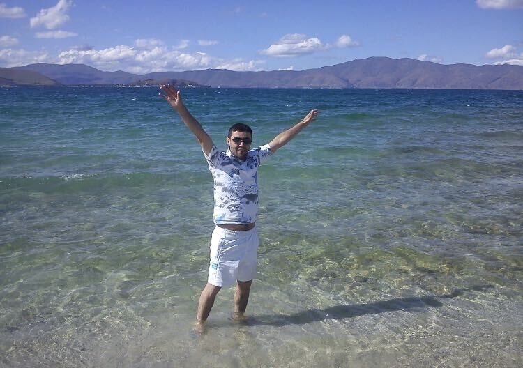  44698649  Yanes, 37 ,    