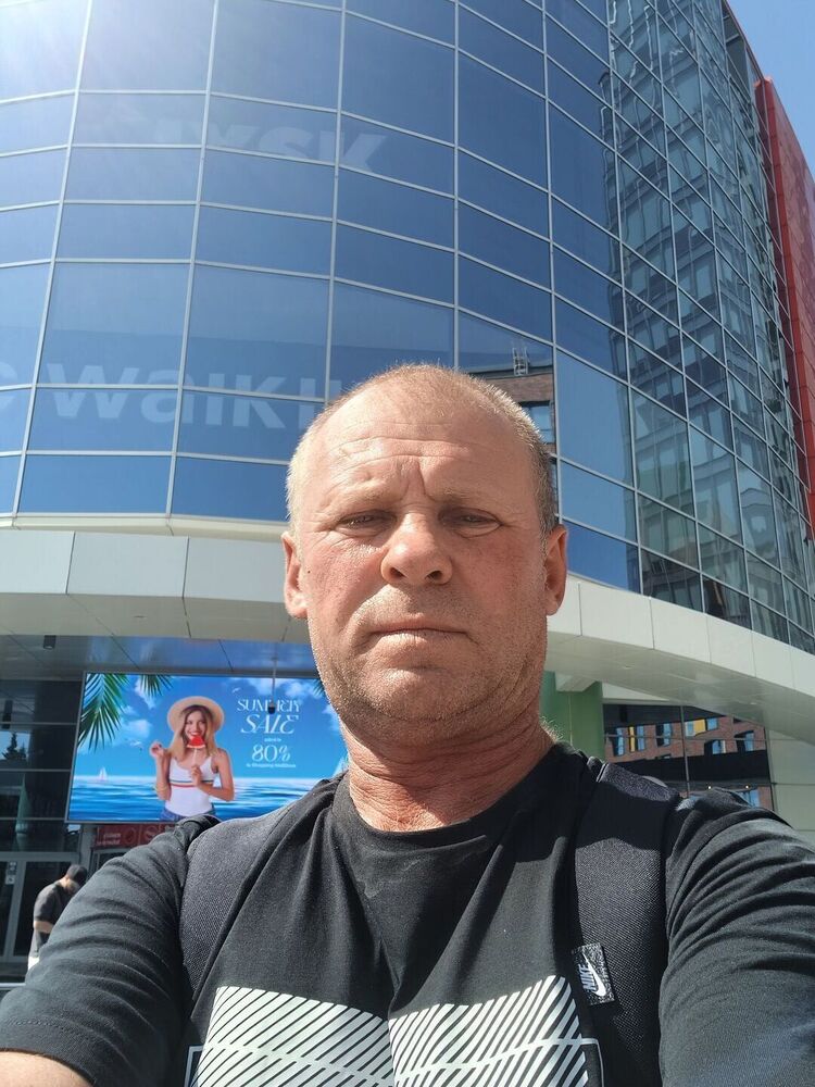  52792549  Nicolae, 52 ,    
